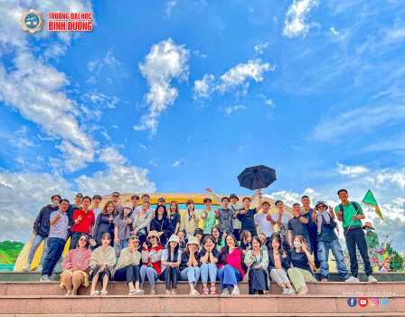 Sinh viên ngành Việt Nam học trải nghiệm tham quan thực tập tại các điểm du lịch ở thành phố Đà Lạt